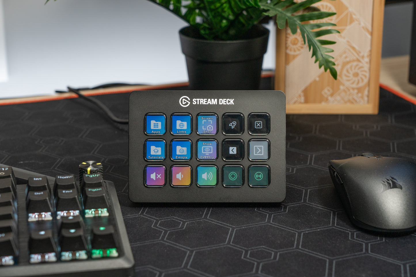 MCM Room Solution + Elgato Stream Deck Bundle