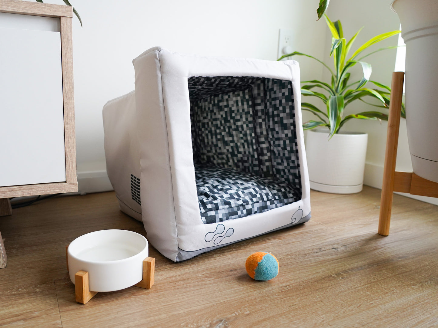 Retro Monitor Pet Cave